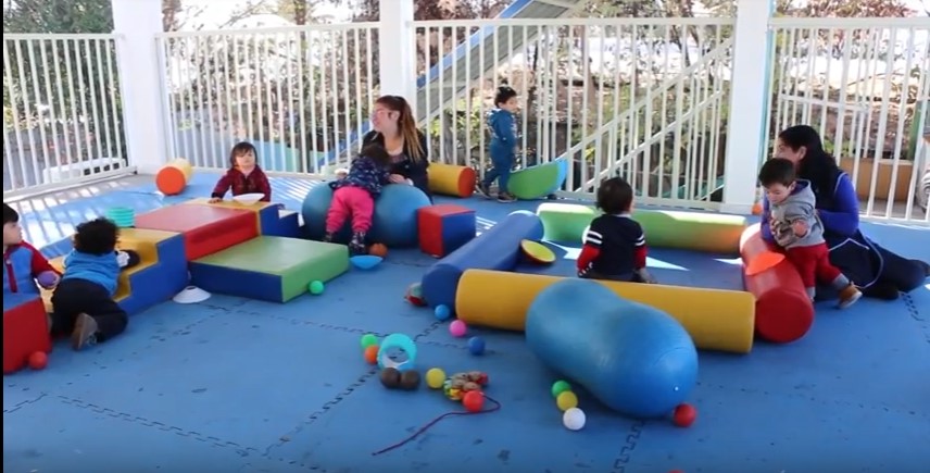 Con actividades circenses, un jardín promueve el juego y el movimiento