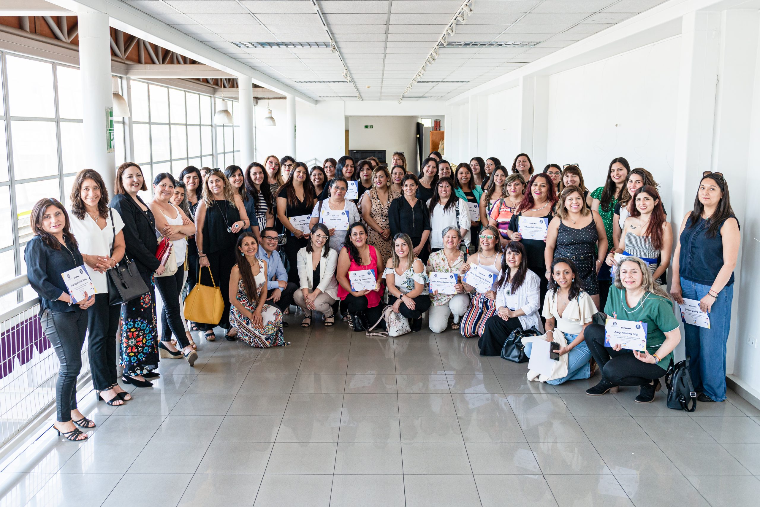 Más de 40 educadoras y técnicos de educación parvularia de Maipú se certifican en el curso “Promotores de Vida Activa para la primera infancia”