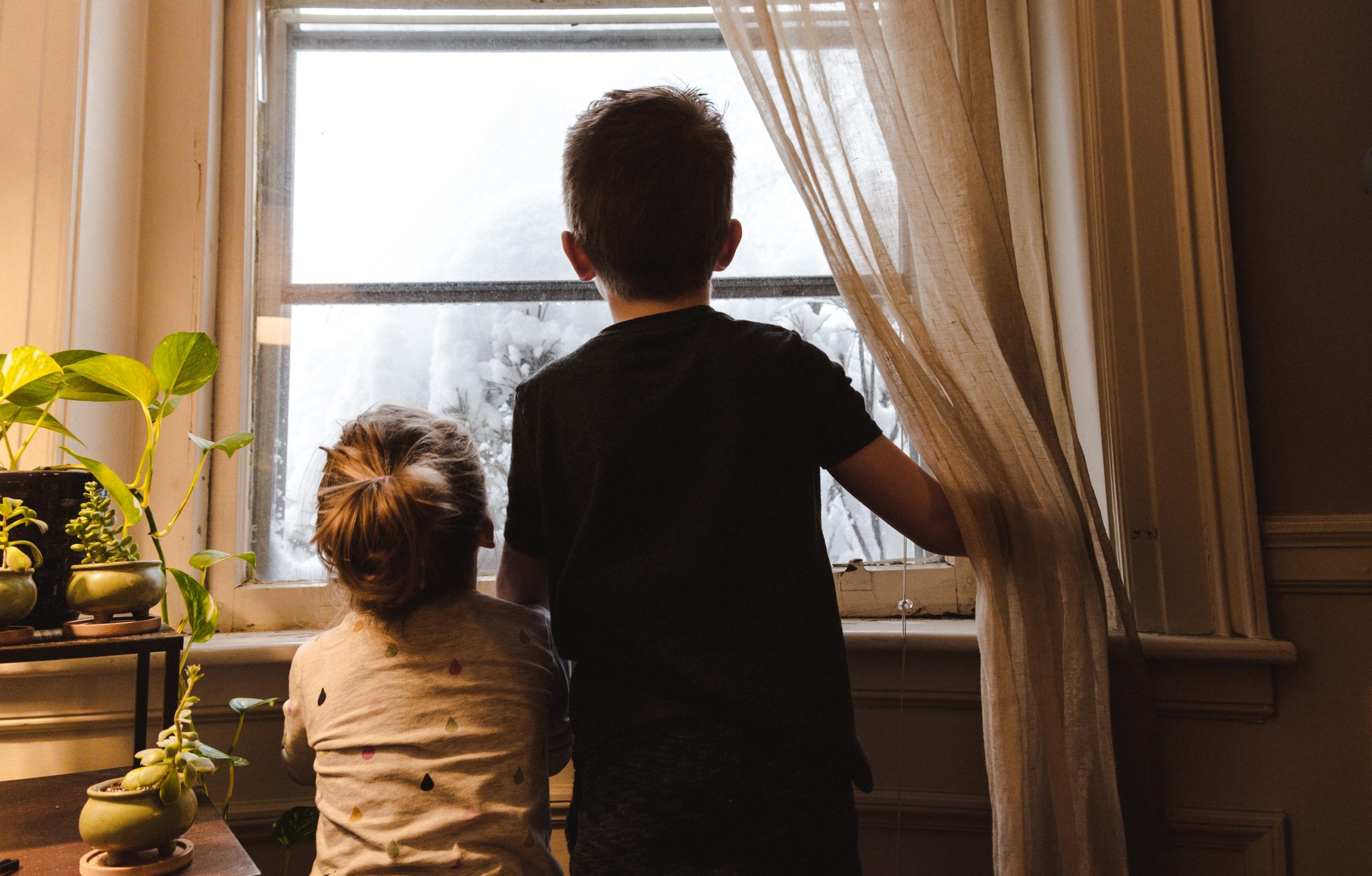 COVID-19: Bienestar de infancias, mujeres y familias en riesgo ¿Cómo se gestionan los cuidados en la pandemia?